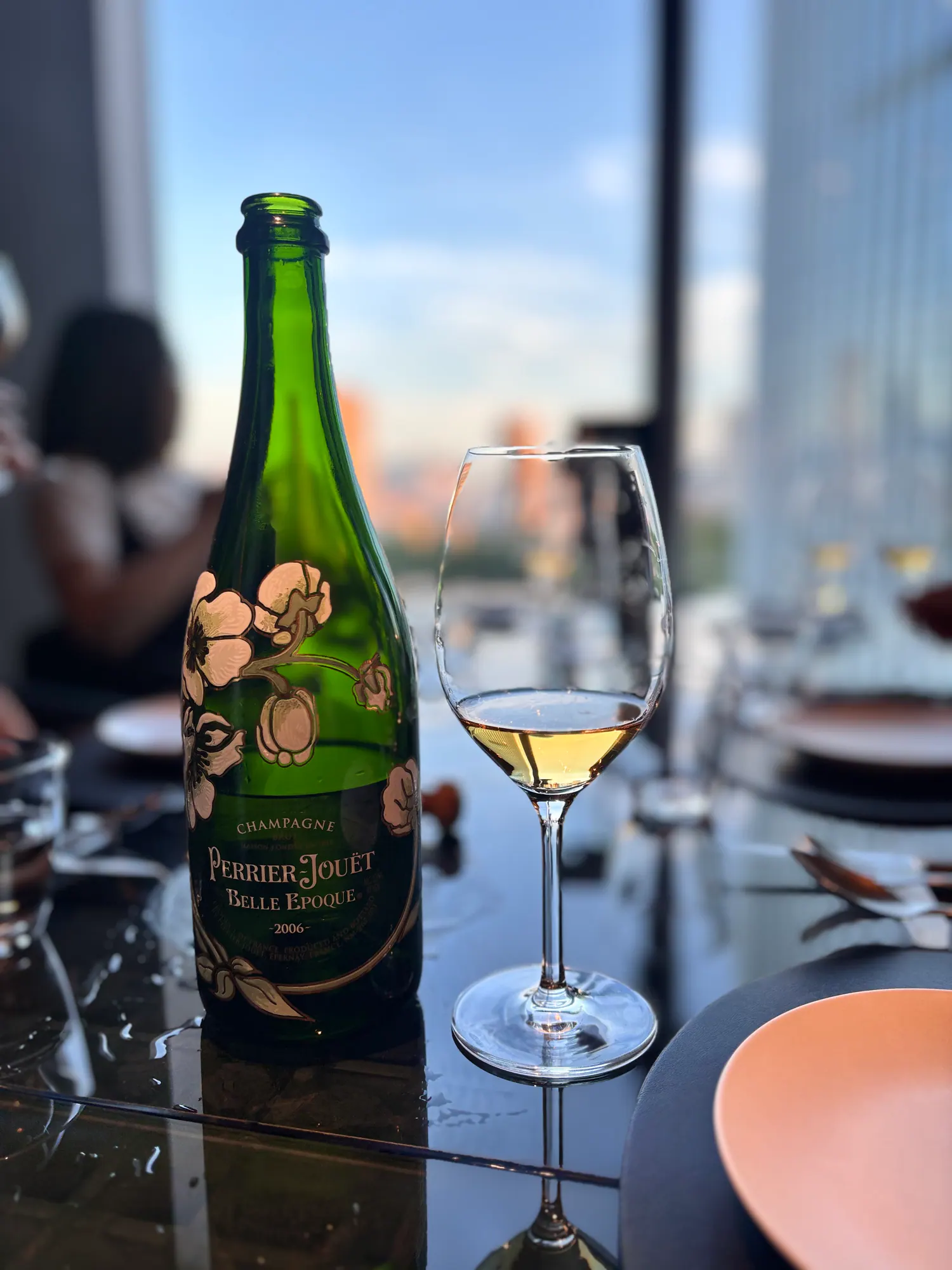 Perrier-Jouët Belle Époque 2006 병과 첫 잔
